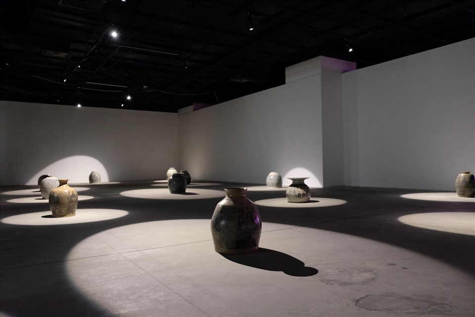 Exposition d art contemporain en céramique «Loong Koong» à Hanoi